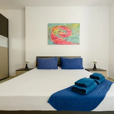Brand-new, Spacious Flat, Appartamento Sliema