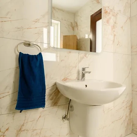 Brand-new, Spacious Flat, Appartamento Sliema