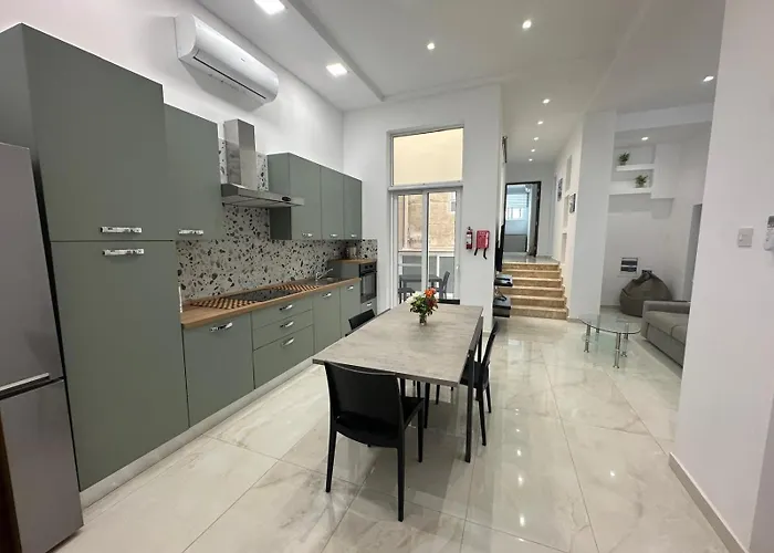 Brand-new, Spacious Flat,